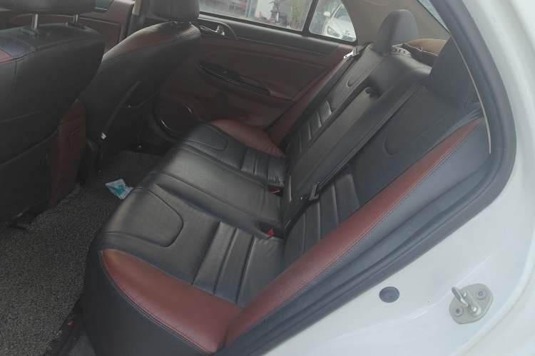 Used BYD Surui 2015 1.5L Manual Luxury Model Interior 1