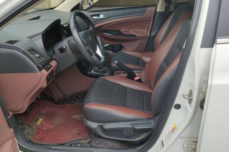 Used BYD Surui 2015 1.5L Manual Luxury Model Interior 1