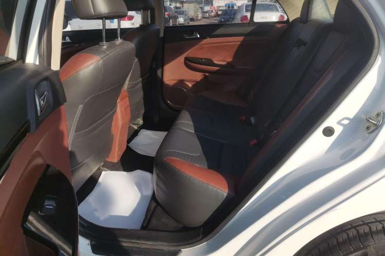 Used BYD Surui 2015 1.5L Manual Luxury Model Interior 1