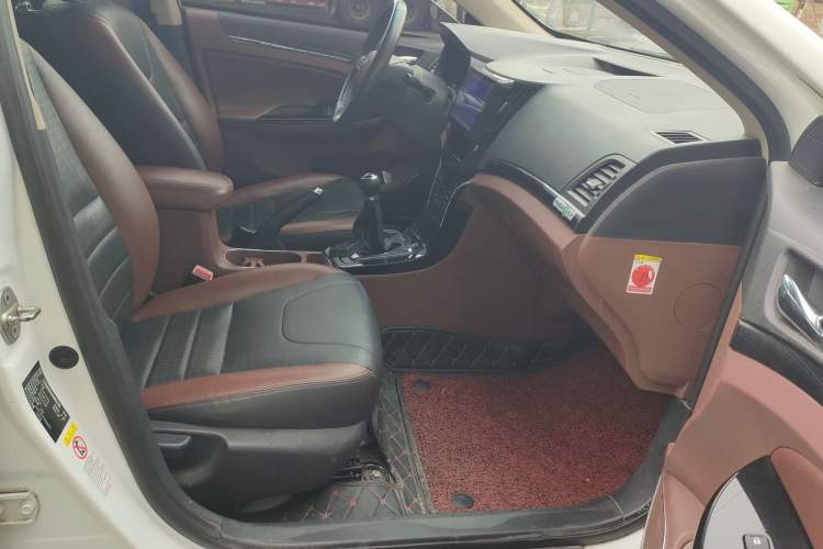 Used BYD Surui 2015 1.5L Manual Luxury Model Interior 2