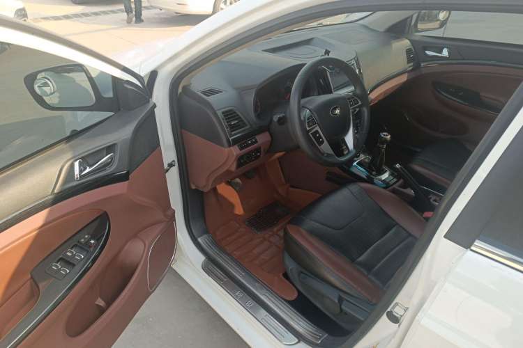 Used BYD Surui 2015 Revised Version 1.5L Manual Luxury Edition Interior 2