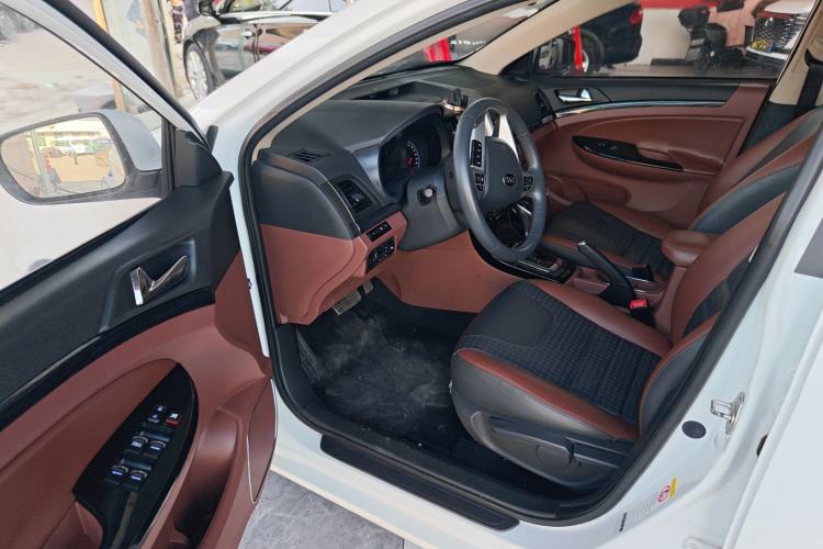 Used BYD Surui 2015 Revised Version 1.5L Automatic Luxury Edition Interior 2