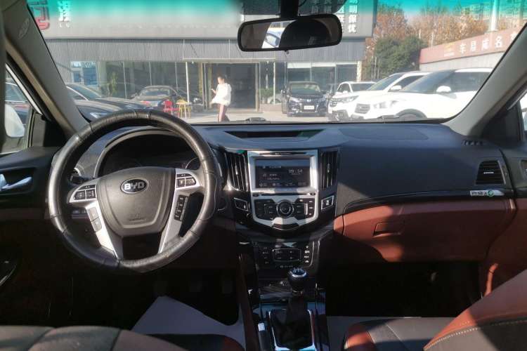 Used BYD Surui 2015 1.5L Manual Luxury Model Interior 3