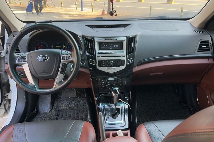 Used BYD Surui 2015 1.5L Automatic Comfort Edition Interior 3