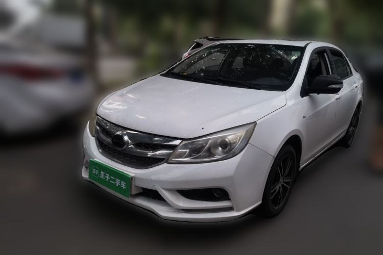 Used BYD Surui 2015 1.5L Manual Luxury Model Guazi used car, China used car export, Used car for sale, Used BYD cars, Cheapest cars for sale