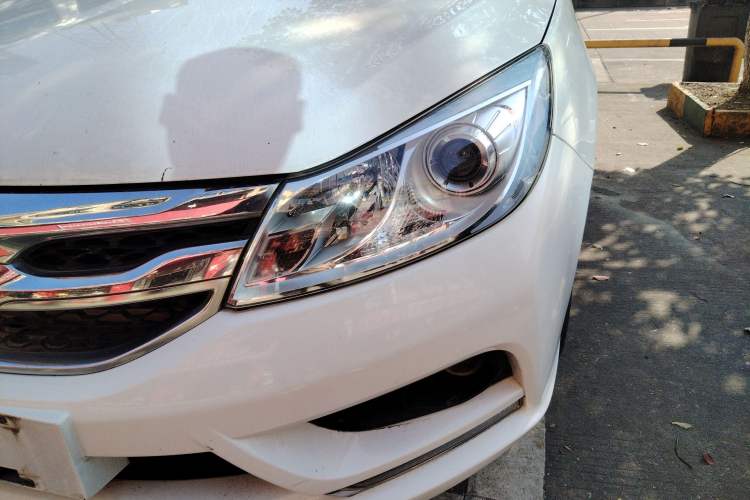 Used BYD Surui 2015 Revised Version 1.5L Manual Luxury Edition Left Front Headlight