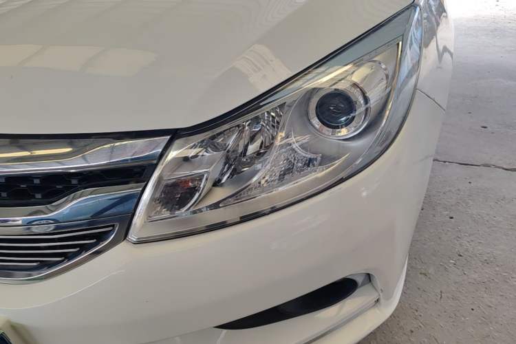 Used BYD Surui 2015 Revised Version 1.5L Manual Luxury Edition Left Front Headlight