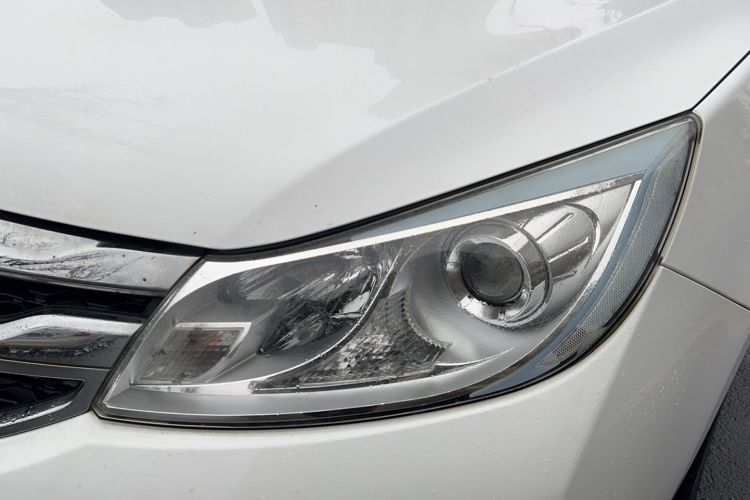 Used BYD Surui 2015 Revised Version 1.5L Manual Luxury Edition Left Front Headlight