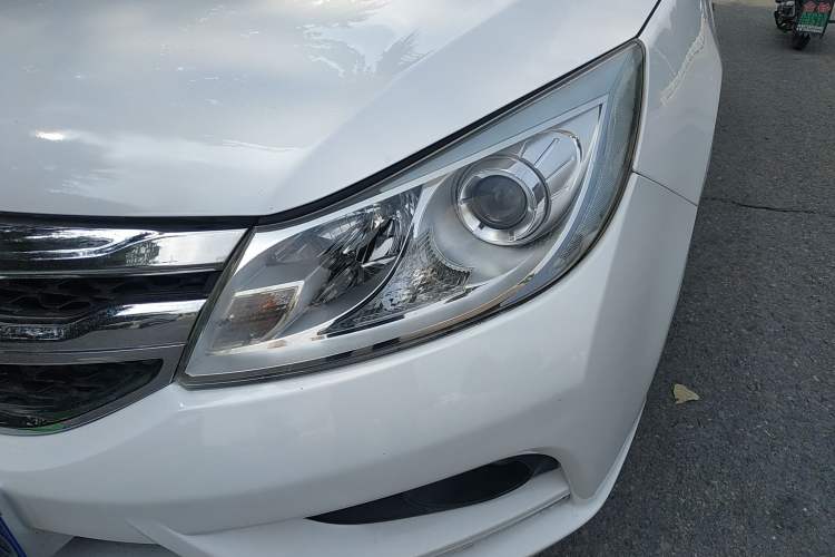 Used BYD Surui 2015 Revised Version 1.5L Manual Luxury Edition Left Front Headlight