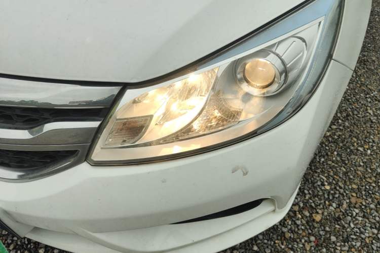 Used BYD Surui 2015 Revised Version 1.5L Manual Luxury Edition Left Front Headlight