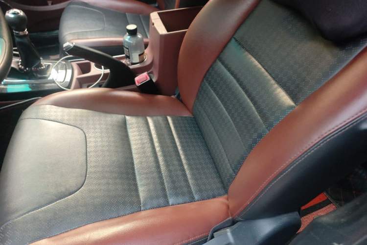 Used BYD Surui 2015 Revised Version 1.5L Manual Luxury Edition Left Front Seat