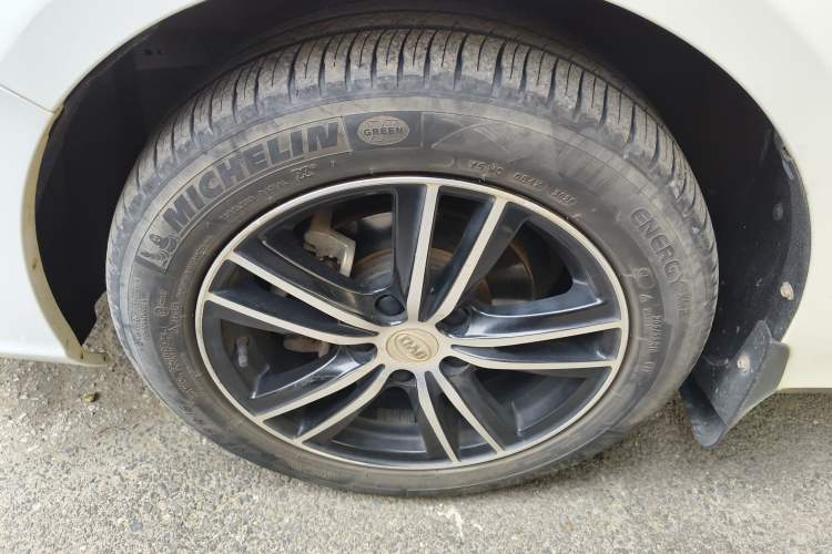 Used BYD Surui 2015 1.5L Automatic Luxury Model Left Front Wheel Hub