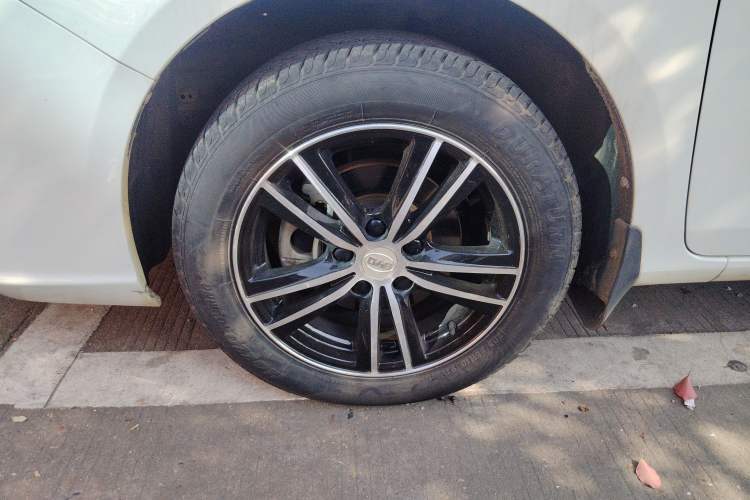 Used BYD Surui 2015 Revised Version 1.5L Manual Luxury Edition Left Front Wheel Hub