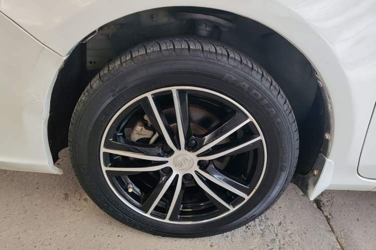 Used BYD Surui 2015 Revised Version 1.5L Manual Luxury Edition Left Front Wheel Hub