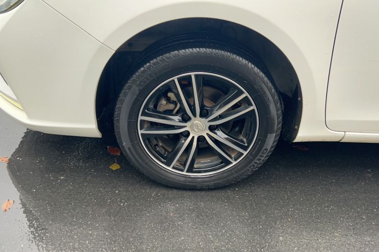 Used BYD Surui 2015 Revised Version 1.5L Manual Luxury Edition Left Front Wheel Hub
