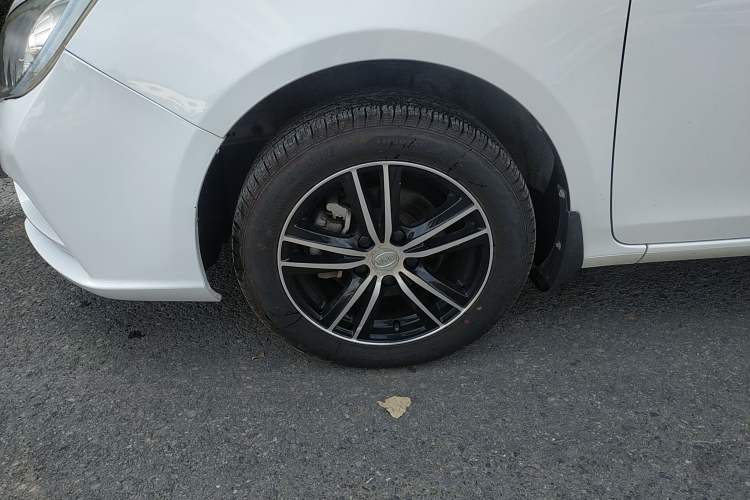 Used BYD Surui 2015 Revised Version 1.5L Manual Luxury Edition Left Front Wheel Hub
