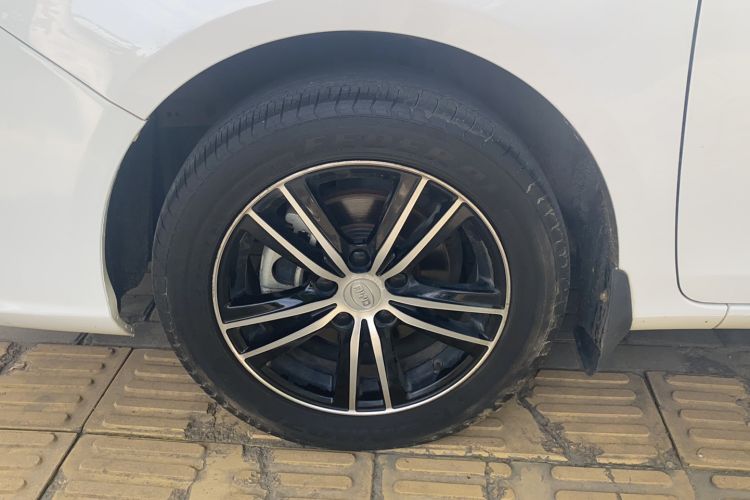 Used BYD Surui 2015 Revised Version 1.5L Manual Luxury Edition Left Front Wheel Hub