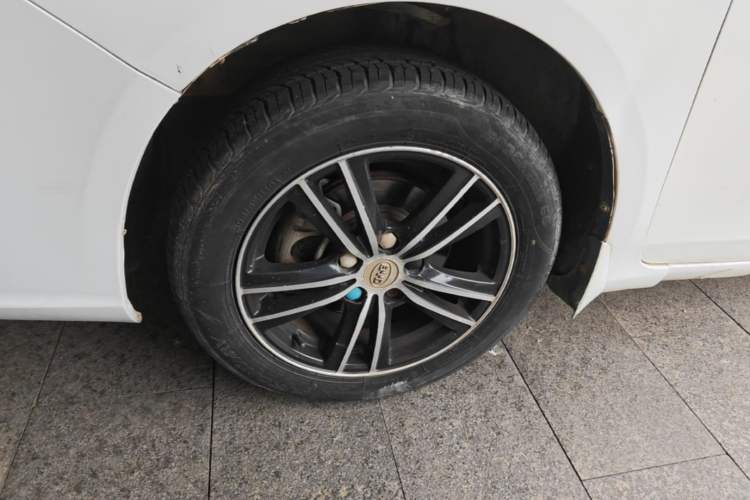 Used BYD Surui 2015 1.5L Automatic Luxury Model Left Front Wheel Hub