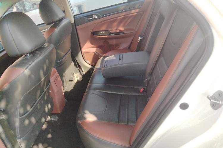 Used BYD Surui 2015 Revised Version 1.5L Manual Luxury Edition Left Rear Seat