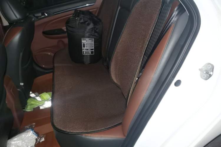 Used BYD Surui 2015 Revised Version 1.5L Automatic Luxury Edition Left Rear Seat