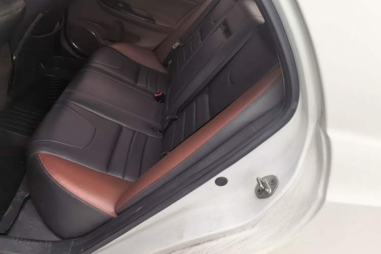Used BYD Surui 2015 Revised Version 1.5L Manual Luxury Edition Left Rear Seat