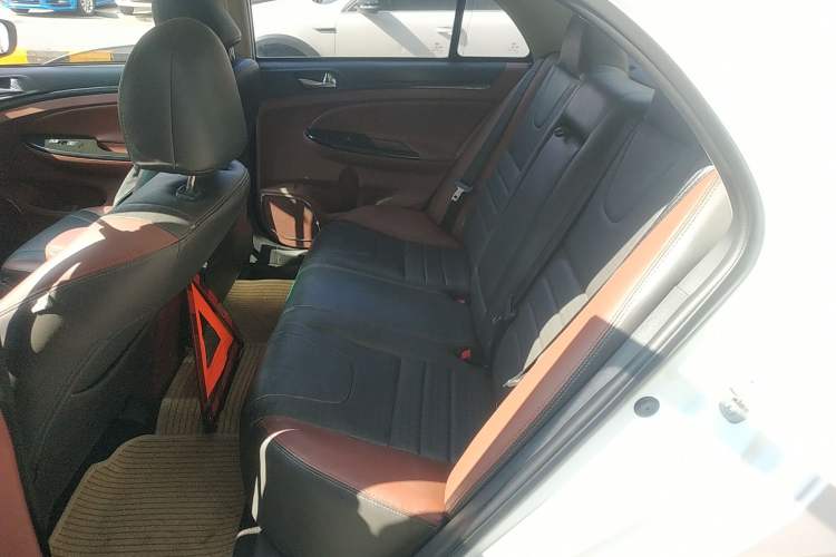 Used BYD Surui 2015 1.5L Automatic Luxury Model Left Rear Seat