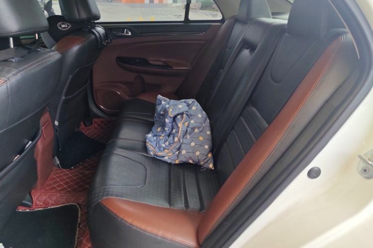 Used BYD Surui 2015 Revised Version 1.5L Automatic Luxury Edition Left Rear Seat
