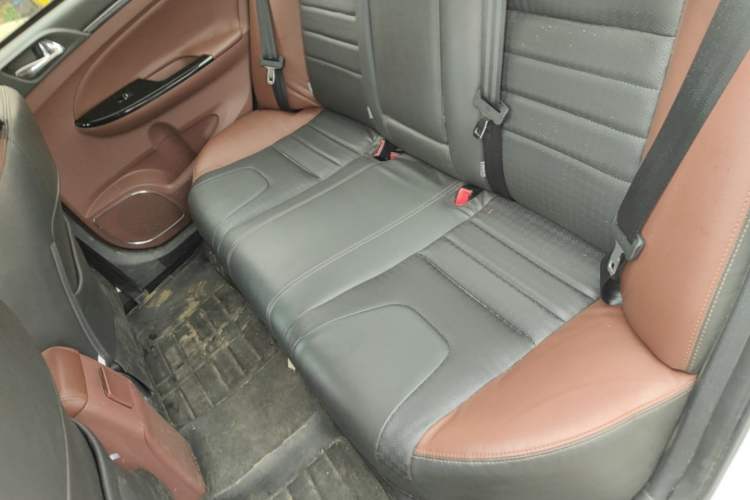 Used BYD Surui 2015 Revised Version 1.5L Manual Luxury Edition Left Rear Seat