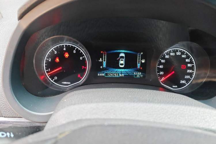Used BYD Surui 2015 Revised Version 1.5L Manual Luxury Edition Odometer Close Up