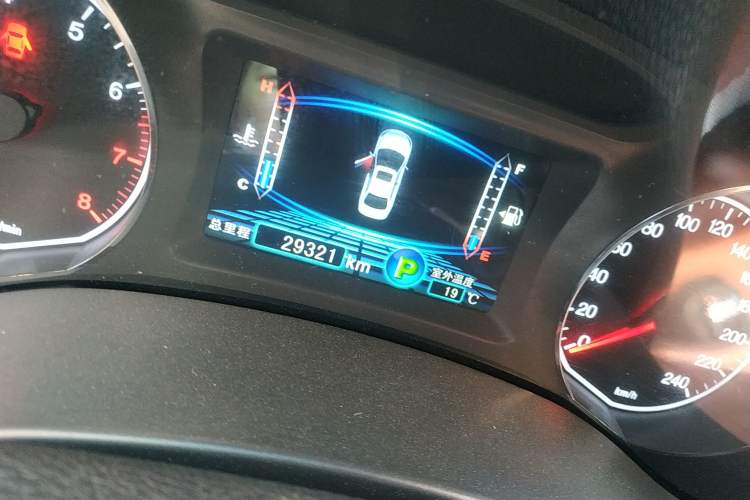 Used BYD Surui 2015 1.5L Automatic Luxury Model Odometer Close Up