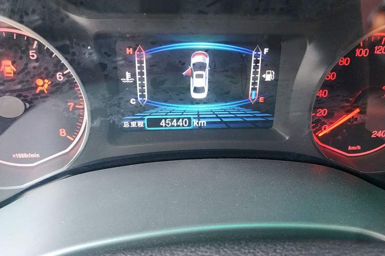Used BYD Surui 2015 Revised Version 1.5L Manual Luxury Edition Odometer Close Up