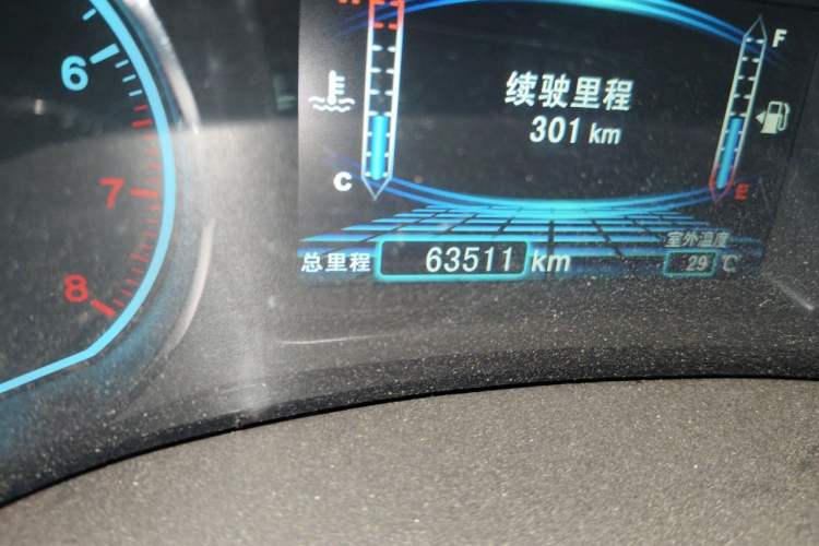Used BYD Surui 2015 Revised Version 1.5L Manual Luxury Edition Odometer Close Up