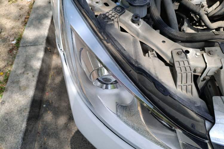Used BYD Surui 2015 1.5L Automatic Luxury Model Right Front Headlight