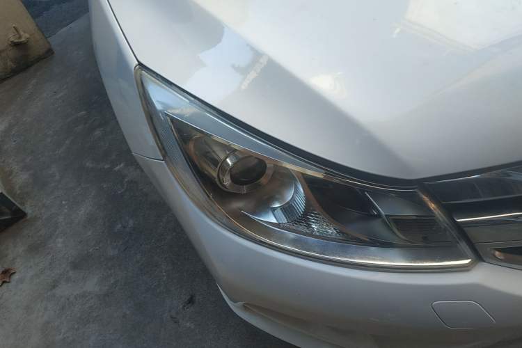 Used BYD Surui 2015 1.5L Automatic Comfort Edition Right Front Headlight