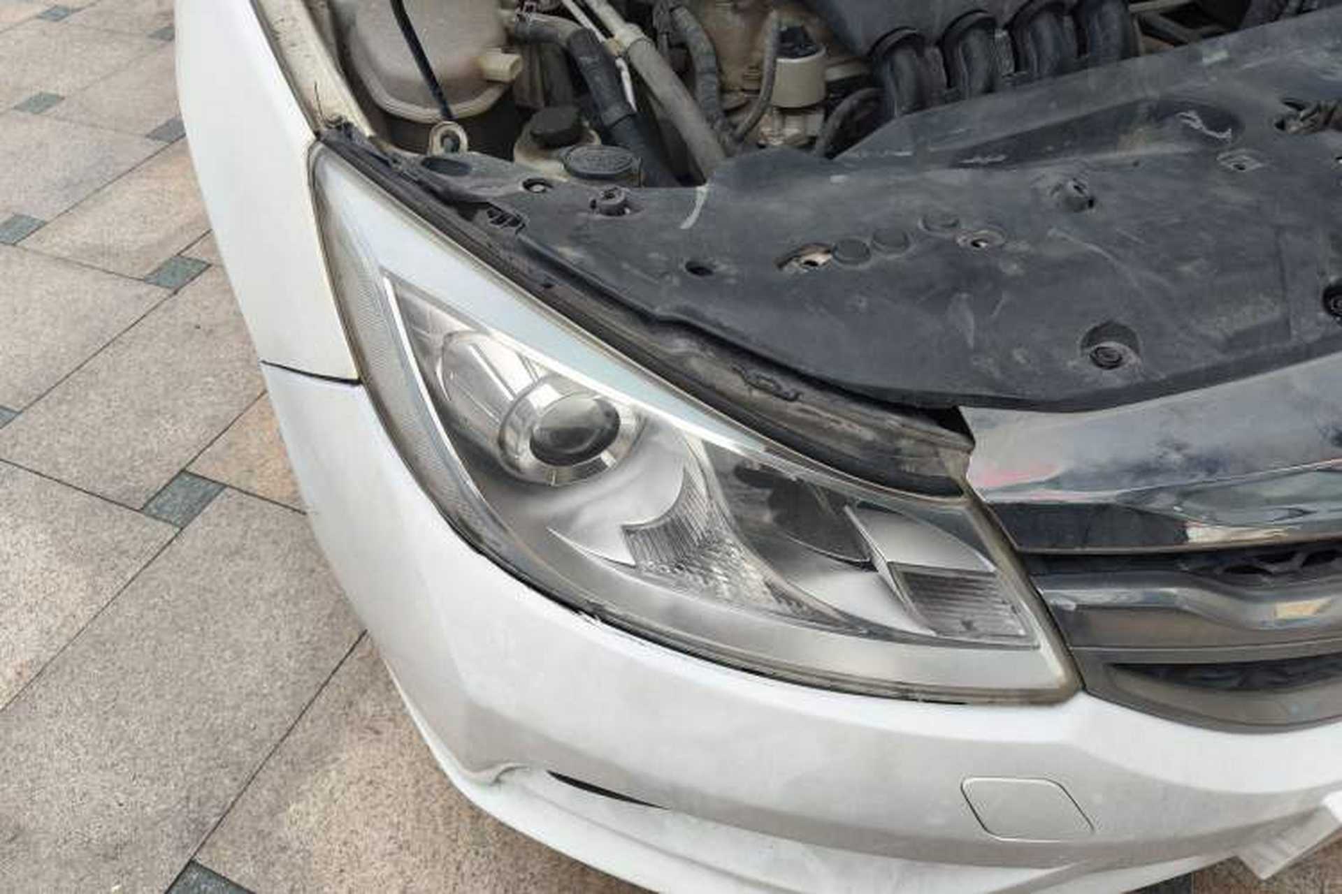 Used BYD Surui 2015 Revised Version 1.5L Automatic Luxury Edition Right Front Headlight