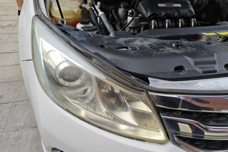 Used BYD Surui 2015 Revised Version 1.5L Manual Luxury Edition Right Front Headlight
