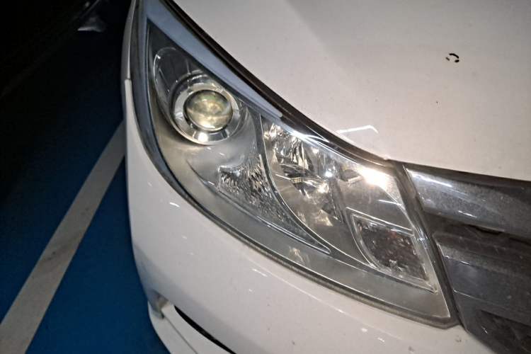 Used BYD Surui 2015 Revised 1.5L Manual Flagship Version Right Front Headlight