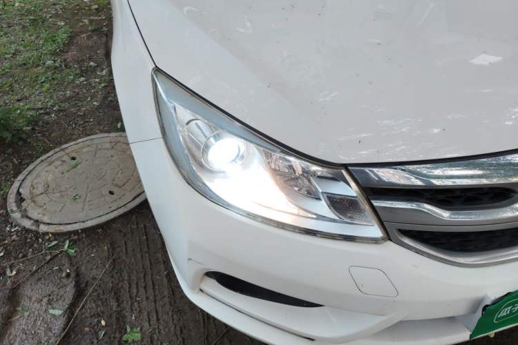 Used BYD Surui 2015 Revised Version 1.5L Manual Luxury Edition Right Front Headlight