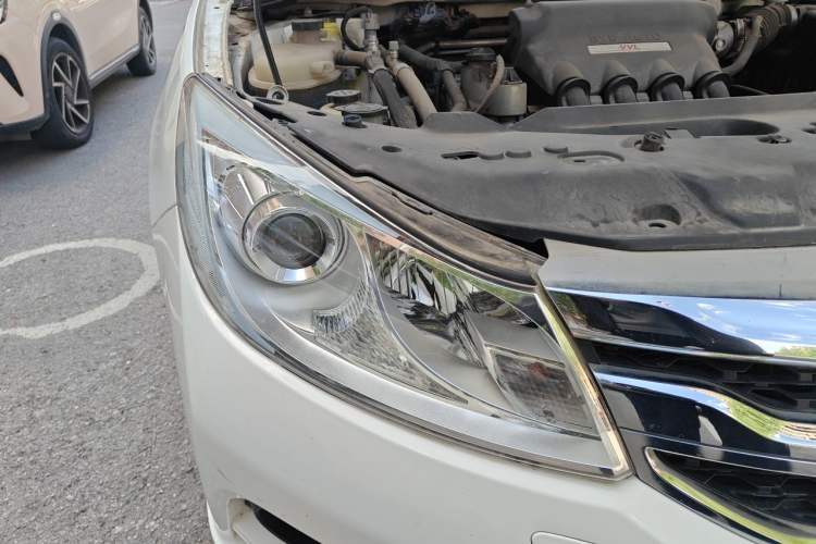Used BYD Surui 2015 1.5L Manual Luxury Model Right Front Headlight