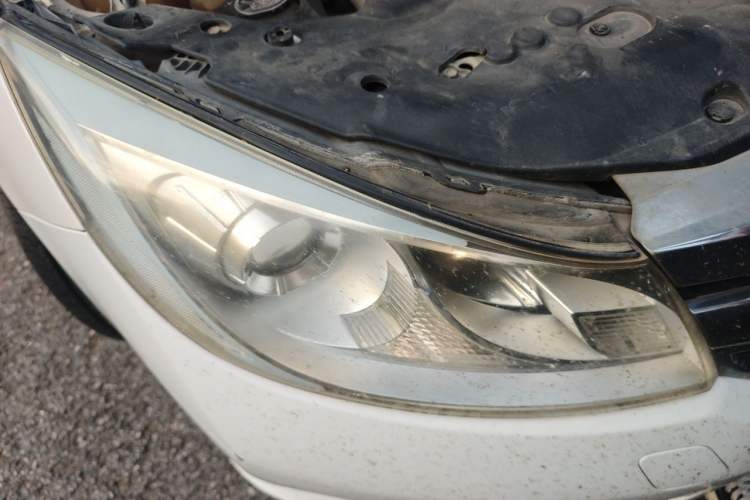 Used BYD Surui 2015 Revised Version 1.5L Manual Luxury Edition Right Front Headlight