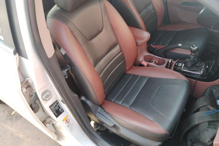Used BYD Surui 2015 Revised Version 1.5L Manual Luxury Edition Right Front Seat