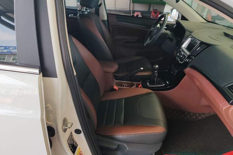 Used BYD Surui 2015 Revised Version 1.5L Manual Luxury Edition Right Front Seat
