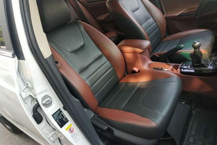 Used BYD Surui 2015 Revised Version 1.5L Manual Luxury Edition Right Front Seat