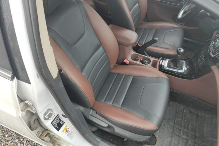Used BYD Surui 2015 Revised Version 1.5L Manual Luxury Edition Right Front Seat