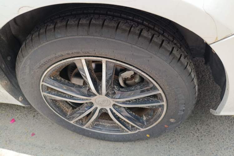 Used BYD Surui 2015 1.5L Automatic Luxury Model Right Front Wheel Hub