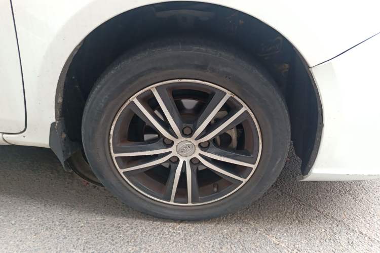 Used BYD Surui 2015 1.5L Manual Comfort Model Right Front Wheel Hub