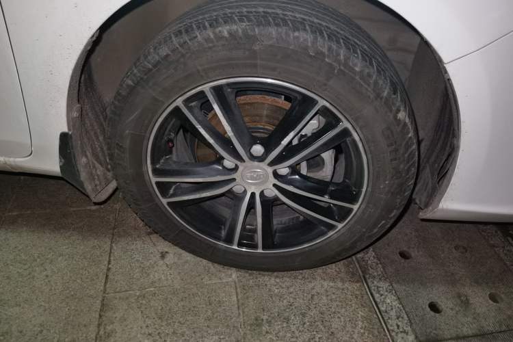 Used BYD Surui 2015 Revised Version 1.5L Automatic Luxury Edition Right Front Wheel Hub
