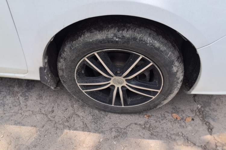 Used BYD Surui 2015 Revised Version 1.5L Manual Luxury Edition Right Front Wheel Hub