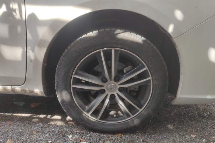 Used BYD Surui 2015 Revised Version 1.5L Manual Luxury Edition Right Front Wheel Hub
