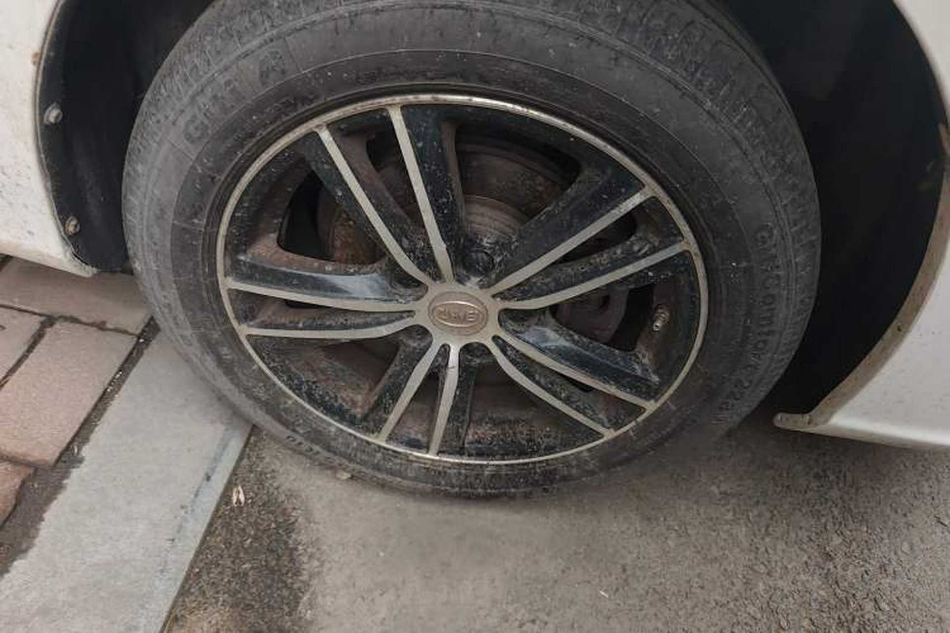 Used BYD Surui 2015 Revised Version 1.5L Manual Luxury Edition Right Front Wheel Hub